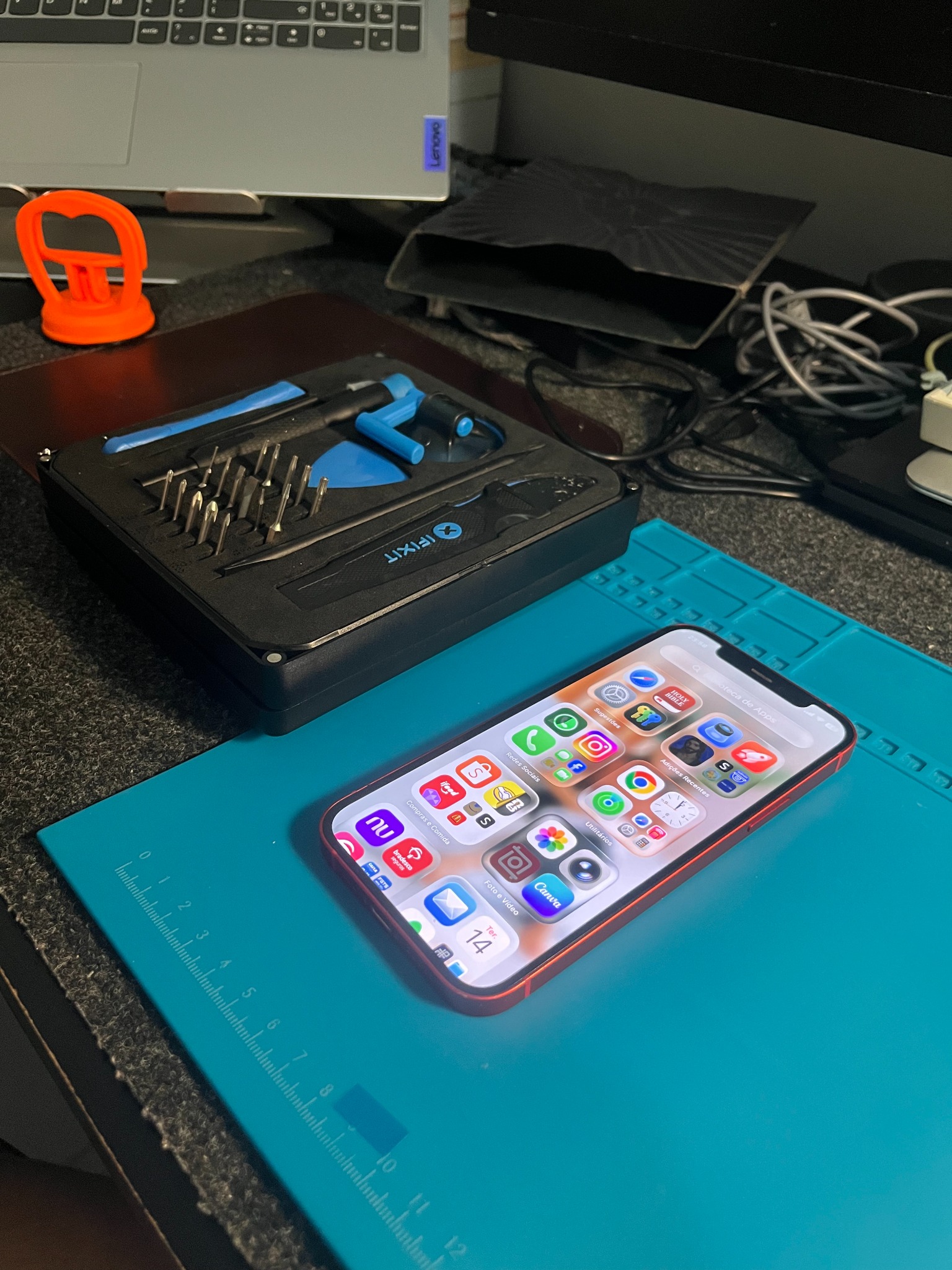 iPhone restaurado e ligado após o reparo da ATHOS TECH